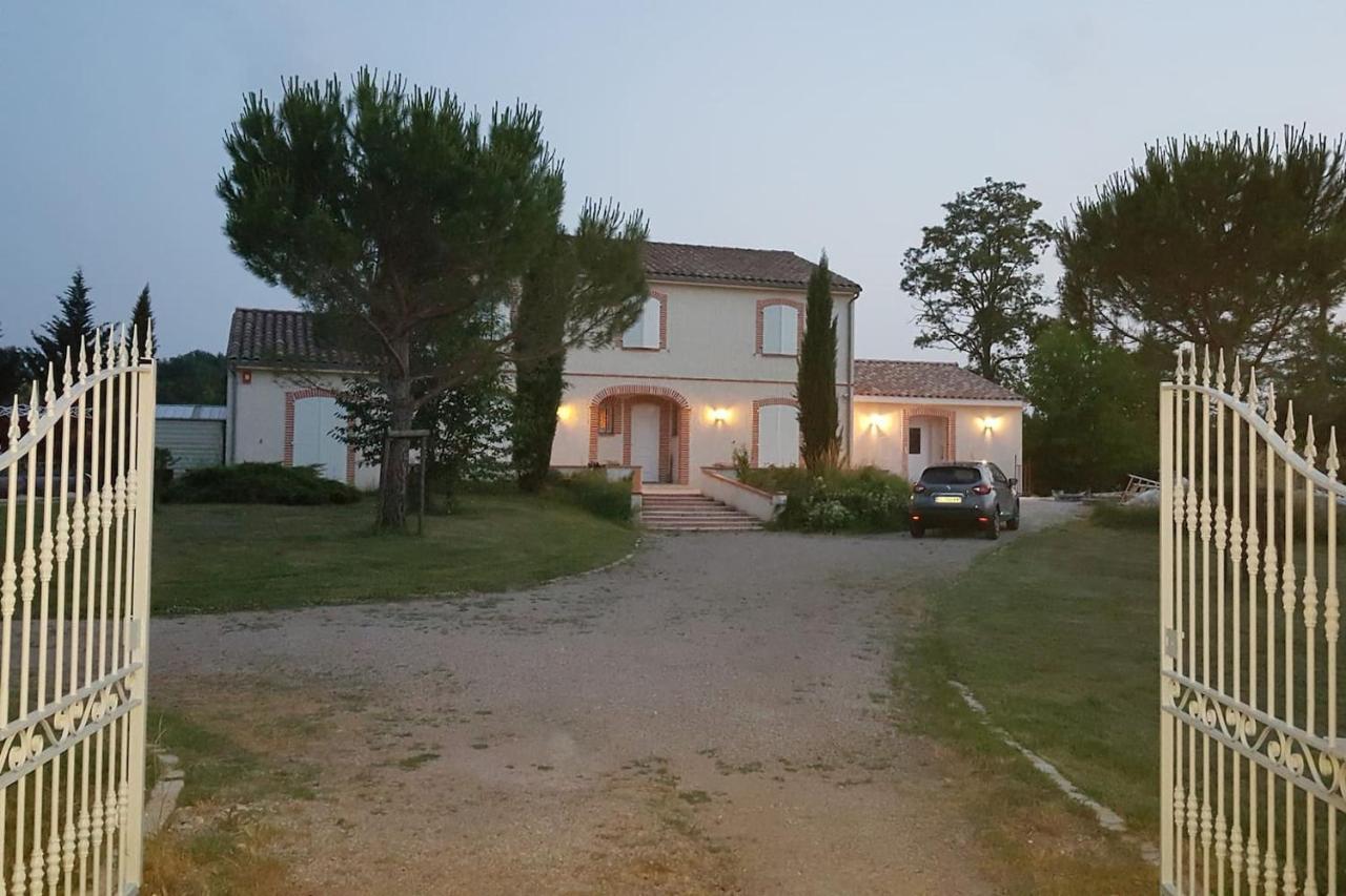 Logement Avec Piscine, Classe 3 Etoiles, De 42 M2 Tout Confort Au Calme Pour Un Couple Cahuzac-sur-Vère Exterior foto
